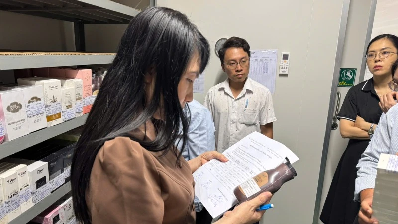 Sở Y tế Đồng Nai kiểm tra Công ty cổ phần nhà máy y tế EBC Đồng Nai. (Ảnh: CTV)