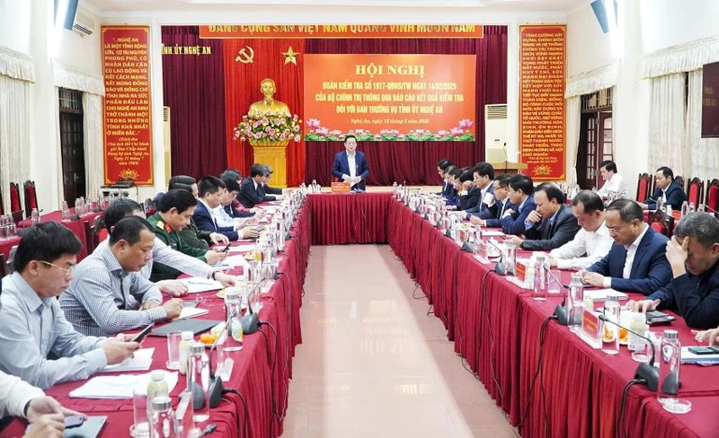 Toàn cảnh buổi làm việc.