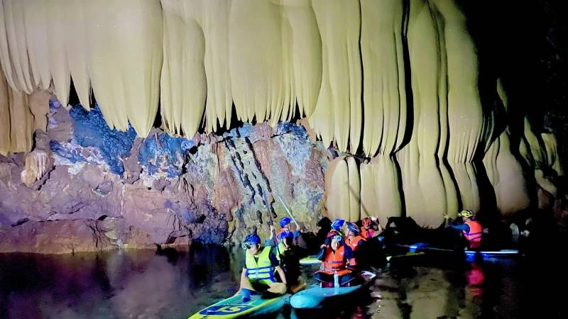 Hang Sơn Nữ ở xã Trường Sơn, huyện Quảng Ninh, tỉnh Quảng Bình.