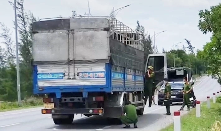 Công an Quảng Bình điều tra nguyên nhân lái xe tải chết chưa rõ nguyên nhân (Ảnh: HL)