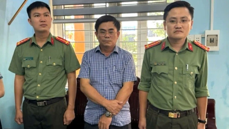 Ông Nguyễn Viết Sơn, Trưởng Ban các công trình công cộng huyện Lệ Thủy bị khởi tố, bắt tạm giam (Ảnh: Công an Quảng Bình)