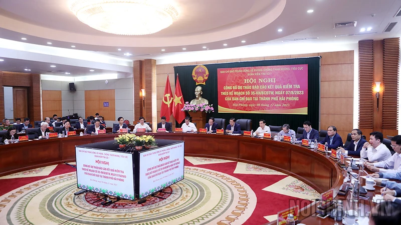 Quang cảnh buổi làm việc.