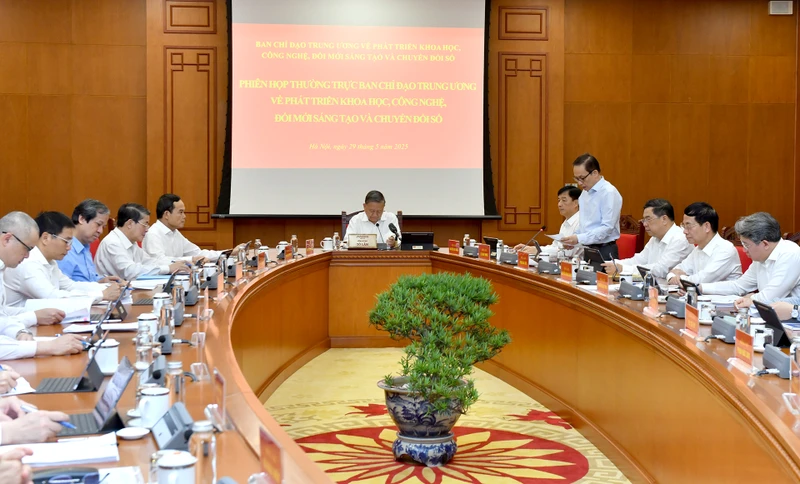 Quang cảnh Phiên họp Thường trực Ban Chỉ đạo Trung ương về phát triển khoa học, công nghệ, đổi mới sáng tạo và chuyển đổi số. (Ảnh: Đăng Khoa)
