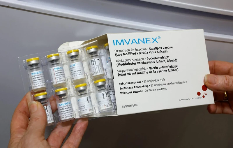 Các lọ chứa vaccine phòng đậu mùa khỉ tại 1 trung tâm tiêm chủng ở Nice, Pháp. (Ảnh minh họa: Reuters)