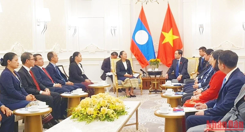 Phó Chủ tịch Thường trực Quốc hội Trần Thanh Mẫn tiếp Tổng Thư ký Quốc hội Lào Pingkham Lasasimma.