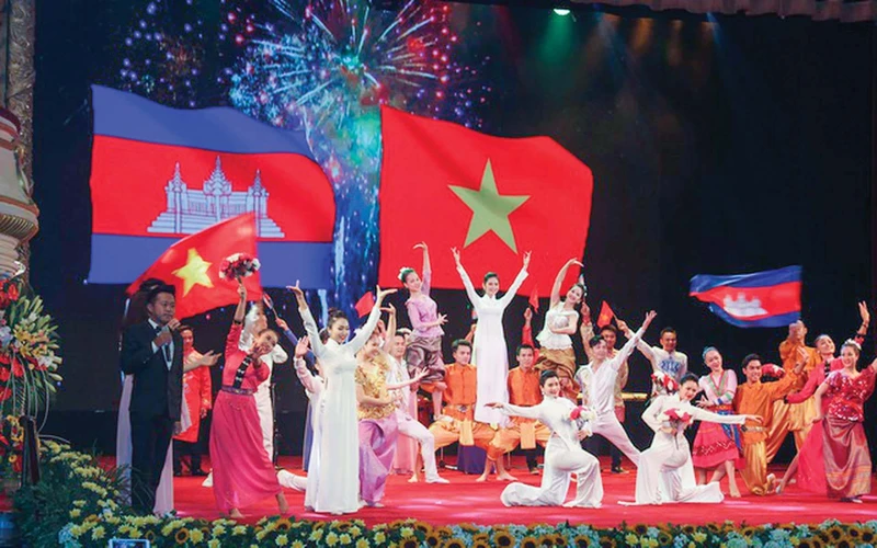 Giao lưu văn nghệ Việt Nam-Campuchia. (Nguồn: Chinhphu.vn)