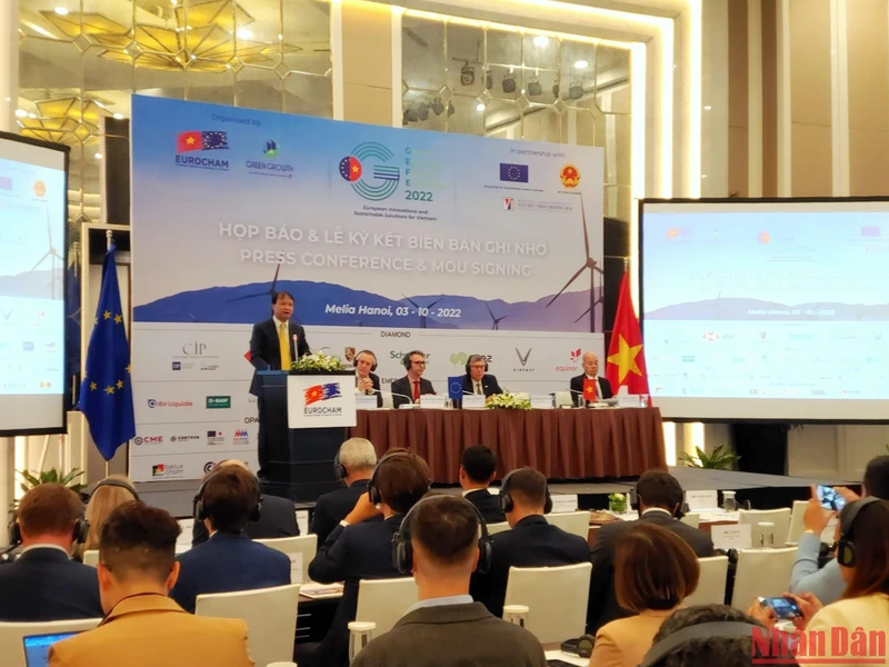 Họp báo công bố sự kiện Diễn đàn và Triển lãm Kinh tế xanh (GEFE) 2022. (Ảnh: TRUNG HƯNG)