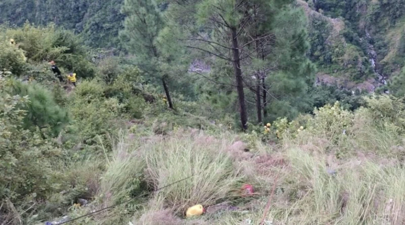 Hẻm núi ở làng Birokhal, huyện Pauri, bang Uttarakhand - nơi xảy ra vụ tai nạn thương tâm. (Ảnh: ANI)