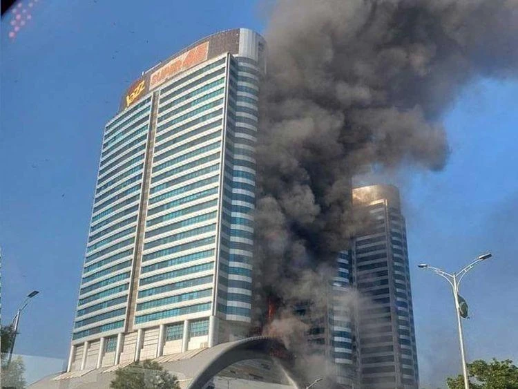 Không có thương vong lớn nào được báo cáo trong vụ hỏa hoạn tại Trung tâm mua sắm Centaurus ở Islamabad, Pakistan, ngày 9/10/2022. (Ảnh: gulfnews.com)