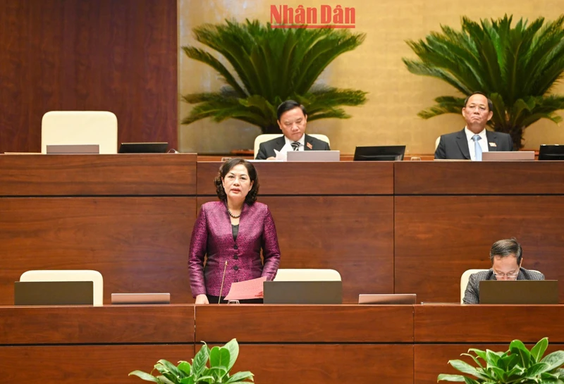 Thống đốc Ngân hàng Nhà nước Việt Nam Nguyễn Thị Hồng phát biểu giải trình, làm rõ một số vấn đề đại biểu Quốc hội nêu. (Ảnh: DUY LINH)
