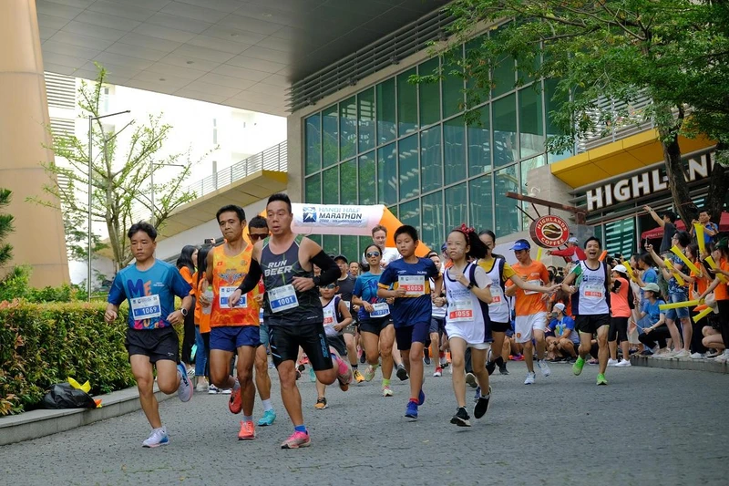 Các vận động viên tham gia giải chạy.