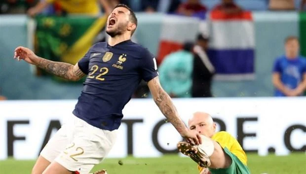 Théo Hernandez là người vào thay Lucas Hernandez. (Ảnh: Football Italia)