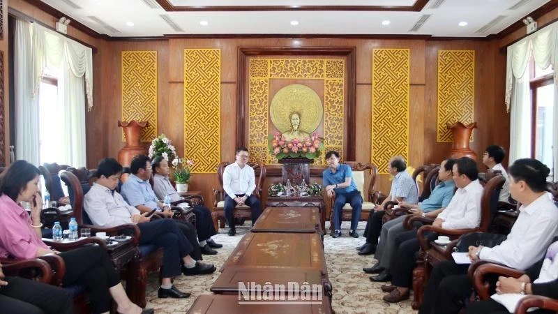Quang cảnh buổi làm việc. 