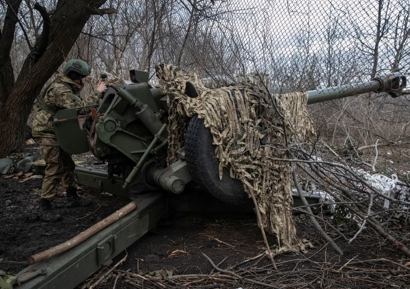 Binh sĩ Ukraine ở khu vực gần thành phố Bakhmut, Donetsk, Ukraine, ngày 2/3/2023. (Ảnh: Reuters)