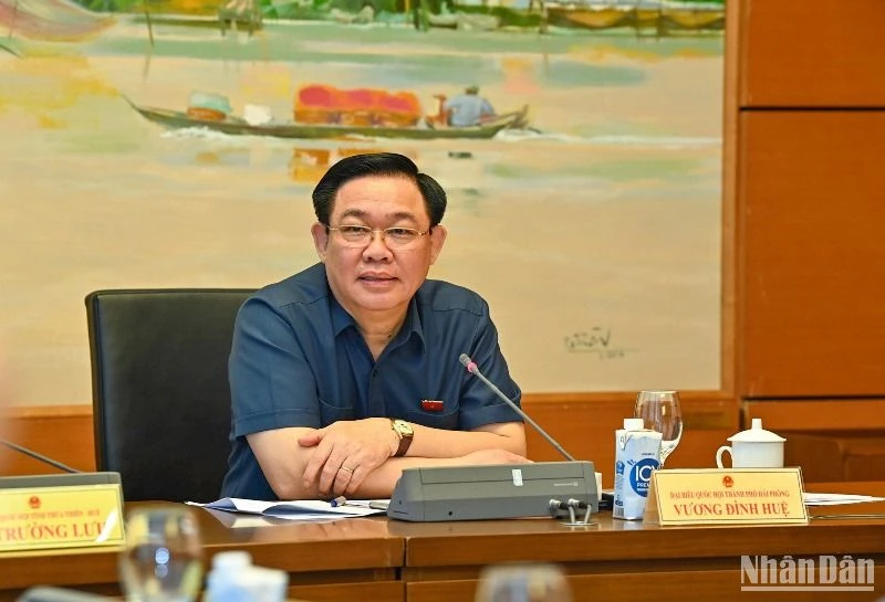Chủ tịch Quốc hội Vương Đình Huệ - đại biểu Quốc hội Đoàn thành phố Hải Phòng phát biểu thảo luận tại Tổ 4. (Ảnh: DUY LINH)