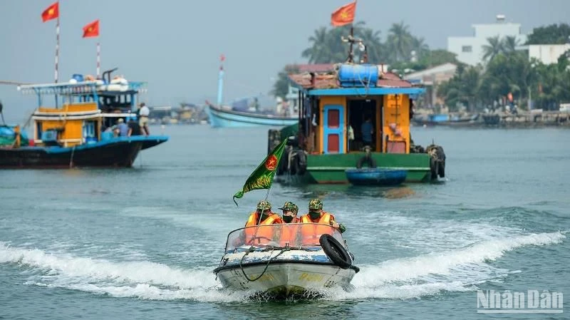 Cán bộ, chiến sĩ Bộ đội Biên phòng thực hiện công tác bảo vệ chủ quyền an ninh biên giới quốc gia. (Ảnh: THÀNH ĐẠT)