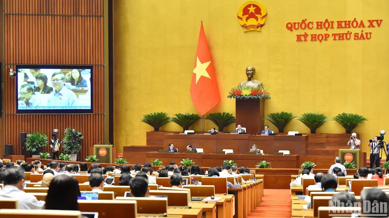 Quang cảnh phiên thảo luận tại hội trường Quốc hội sáng 27/10/2023. (Ảnh: THỦY NGUYÊN)