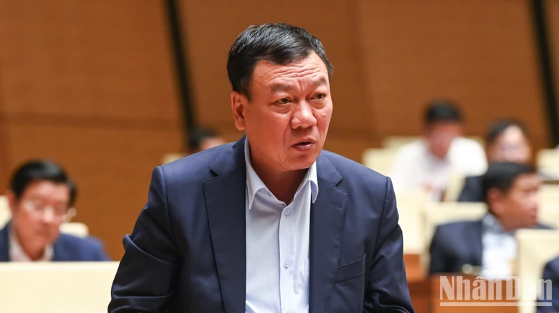 Tổng Thanh tra Chính phủ Đoàn Hồng Phong phát biểu giải trình, làm rõ một số vấn đề đại biểu Quốc hội nêu. (Ảnh: DUY LINH)