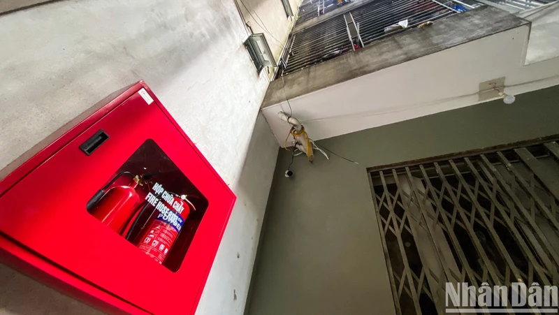 Luật Nhà ở (sửa đổi) được kỳ vọng sẽ giúp bịt các khoảng trống về quy định an toàn liên quan chung cư mini, đặc biệt là quy chuẩn về phòng cháy, chữa cháy. (Ảnh: THÀNH ĐẠT) 