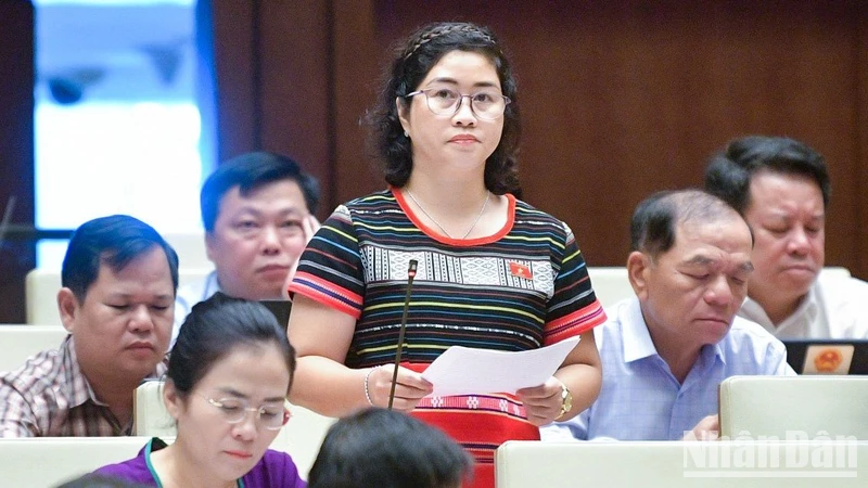 Đại biểu Phạm Thị Kiều (Đắk Nông) phát biểu. (Ảnh: DUY LINH)