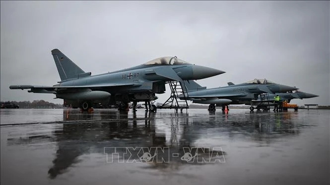 Máy bay chiến đấu Eurofighter tham gia một cuộc tập trận tại Hannover, Đức. (Ảnh tư liệu: AFP/TTXVN)
