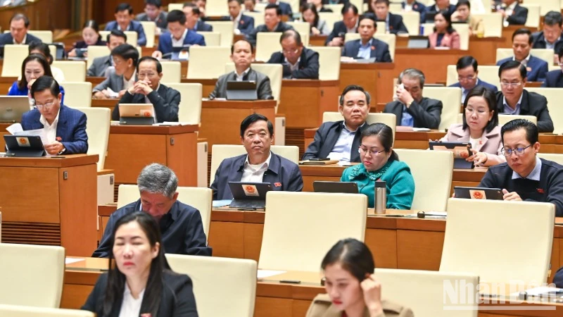 Quang cảnh phiên thảo luận của Quốc hội sáng 17/2. (Ảnh: DUY LINH) 