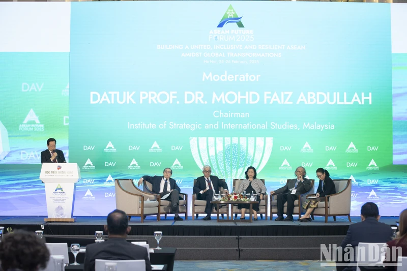 Các đại biểu tham dự Phiên toàn thể thứ 2 trong khuôn khổ Diễn đàn Tương lai ASEAN năm 2025. (Ảnh: SƠN TÙNG) 