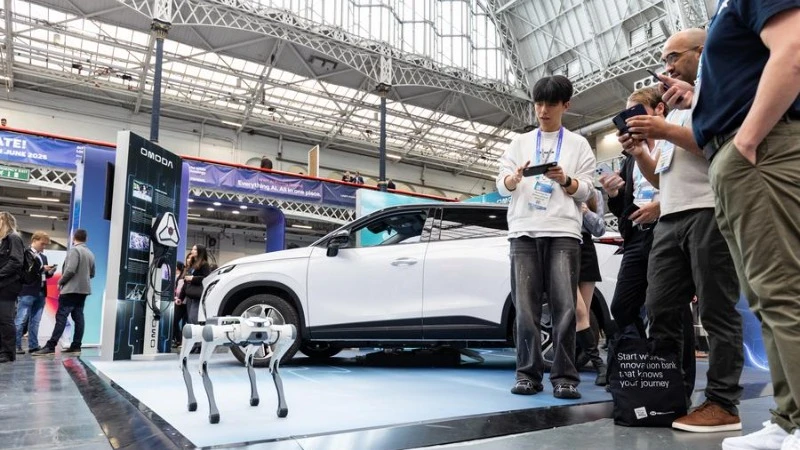 Trưng bày ô-tô và trải nghiệm công nghệ tại Tuần lễ Công nghệ London 2024, London, Anh, ngày 10/6/2024. (Ảnh minh họa: Xinhua) 