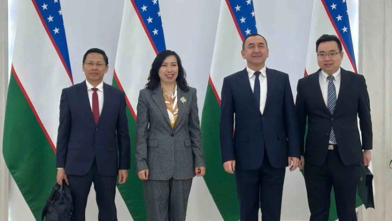 Thứ trưởng Ngoại giao Lê Thị Thu Hằng cùng Thứ trưởng Ngoại giao Uzbekistan I. Khaydarov chủ trì Tham vấn chính trị. 