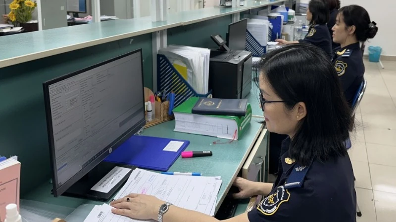 Hoạt động nghiệp vụ tại Chi cục Hải quan Khu vực II. (Ảnh: T.H) 