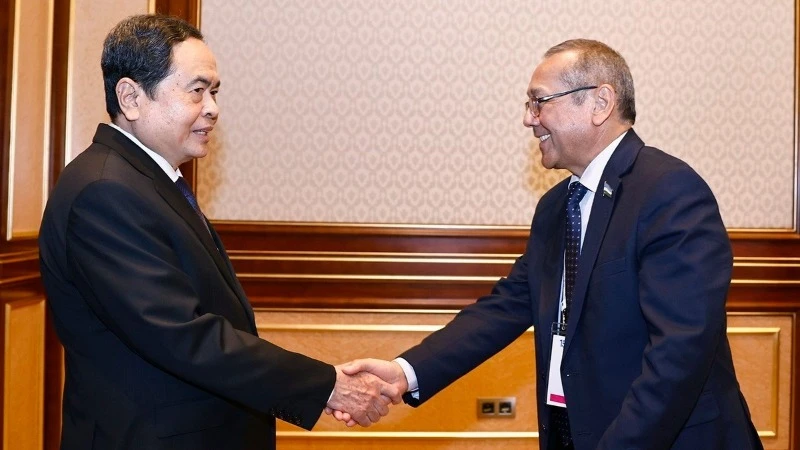 Chủ tịch Quốc hội Trần Thanh Mẫn tiếp Chủ tịch Đảng Dân chủ nhân dân Uzbekistan Ulugbek Inoyatov. (Ảnh: TTXVN)
