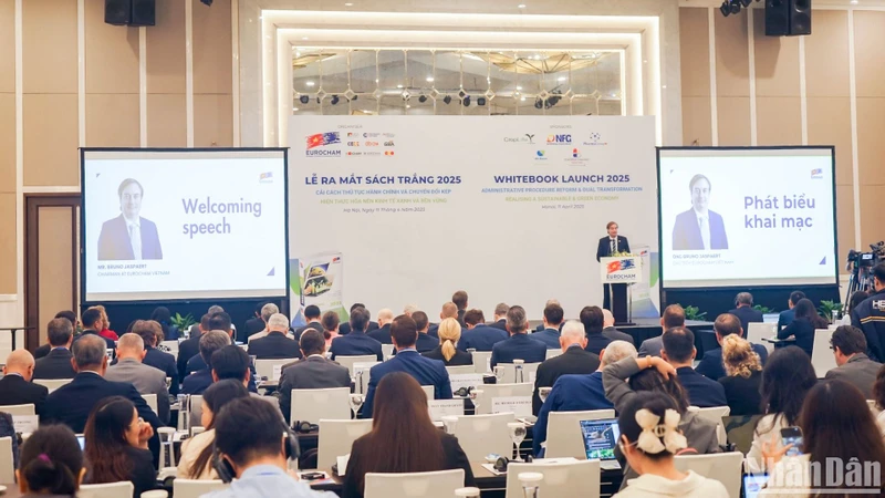 Quang cảnh lễ công bố Sách trắng EuroCham 2025. (Ảnh: TRUNG HƯNG) 