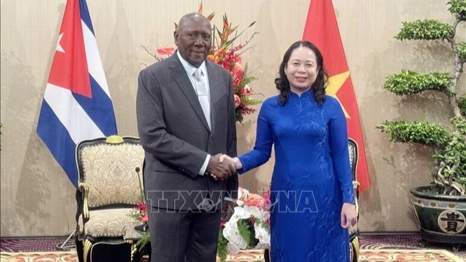 Phó Chủ tịch nước Võ Thị Ánh Xuân tiếp Ủy viên Bộ Chính trị, Phó Chủ tịch nước Cuba Salvador Valdes Mesa. (Ảnh: TTXVN) 