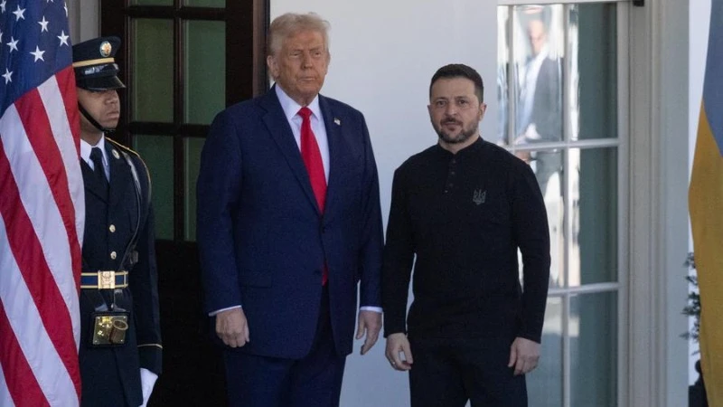 Tổng thống Hoa Kỳ Donald Trump đón Tổng thống Ukraine Volodymyr Zelensky tại Nhà trắng ở Washington, D.C., Hoa Kỳ, ngày 28/2/2025. (Ảnh: Xinhua) 