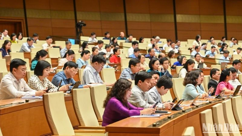 Các đại biểu Quốc hội làm việc tại hội trường, chiều 13/5/2025. (Ảnh: BÙI GIANG)