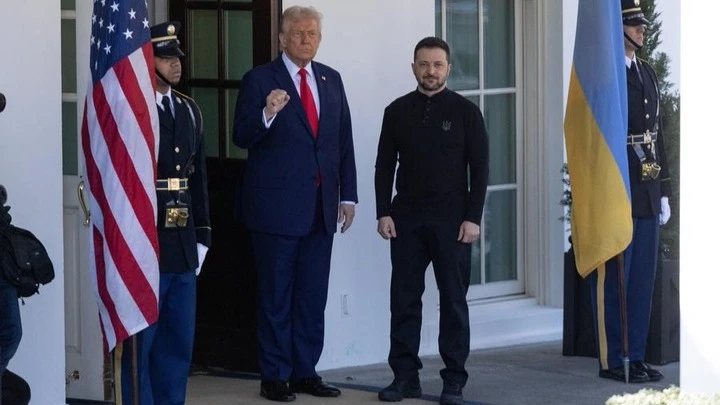 Tổng thống Mỹ Donald Trump và Tổng thống Ukraine Volodymyr Zelensky. (Ảnh: Xinhua)