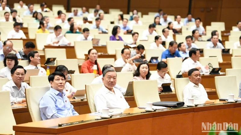 Lãnh đạo Đảng, Nhà nước cùng các đại biểu Quốc hội làm việc tại hội trường. (Ảnh: BÙI GIANG) 
