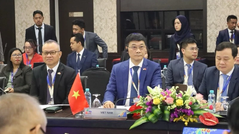 Phó Chủ tịch Quốc hội Vũ Hồng Thanh tham dự phiên họp. (Ảnh: TTXVN) 