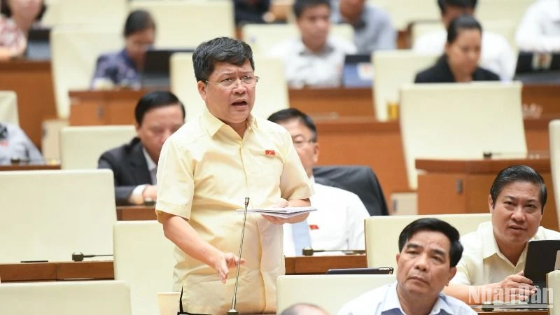 Đại biểu Tạ Văn Hạ (Quảng Nam) phát biểu. (Ảnh: DUY LINH) 