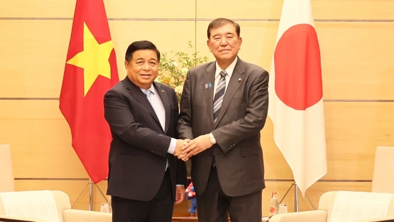 Phó Thủ tướng Chính phủ Nguyễn Chí Dũng hội kiến Thủ tướng Nhật Bản Ishiba Shigeru. (Ảnh: Cổng thông tin điện tử Chính phủ) 