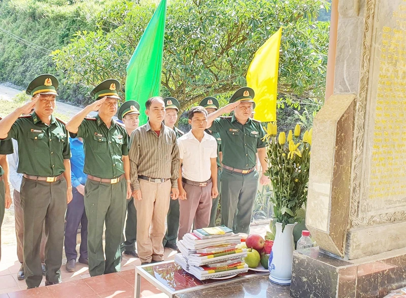 Lễ khánh thành công trình nâng cấp, chỉnh trang Đài tưởng niệm tri ân 13 Anh hùng, liệt sĩ Công an nhân dân vũ trang.