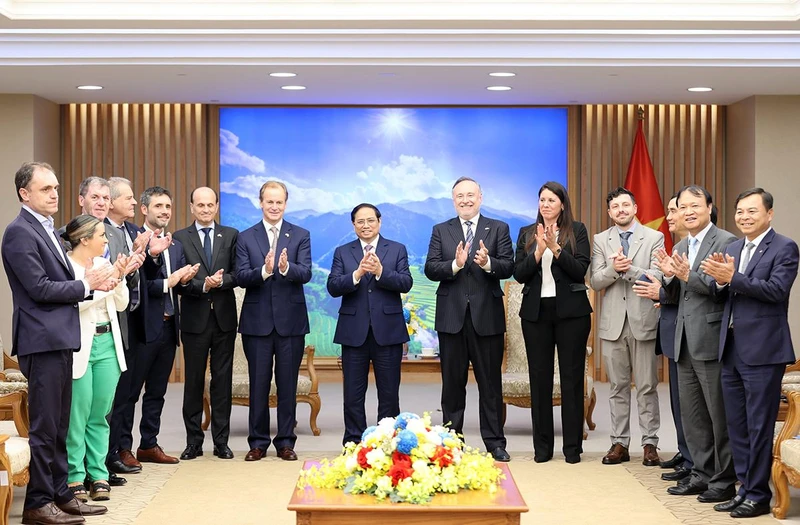 Thủ tướng Phạm Minh Chính tiếp Đoàn lãnh đạo 3 tỉnh miền trung Argentina, do Thống đốc tỉnh Entre Ríos dẫn đầu.