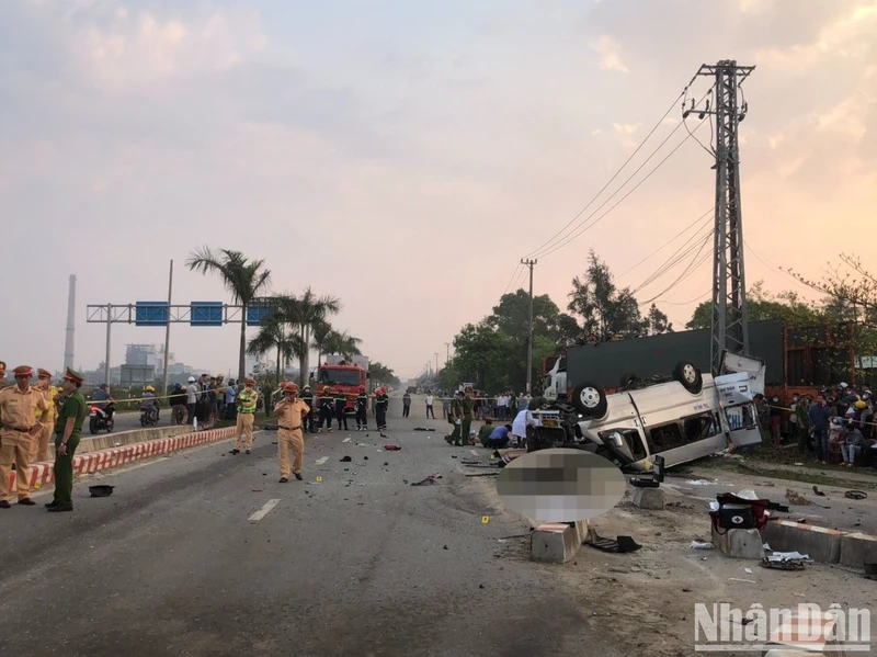 Hiện trường vụ tai nạn đặc biệt nghiêm trọng tại Quảng Nam khiến 8 người tử vong. (Ảnh: Ủy ban An toàn giao thông quốc gia) 