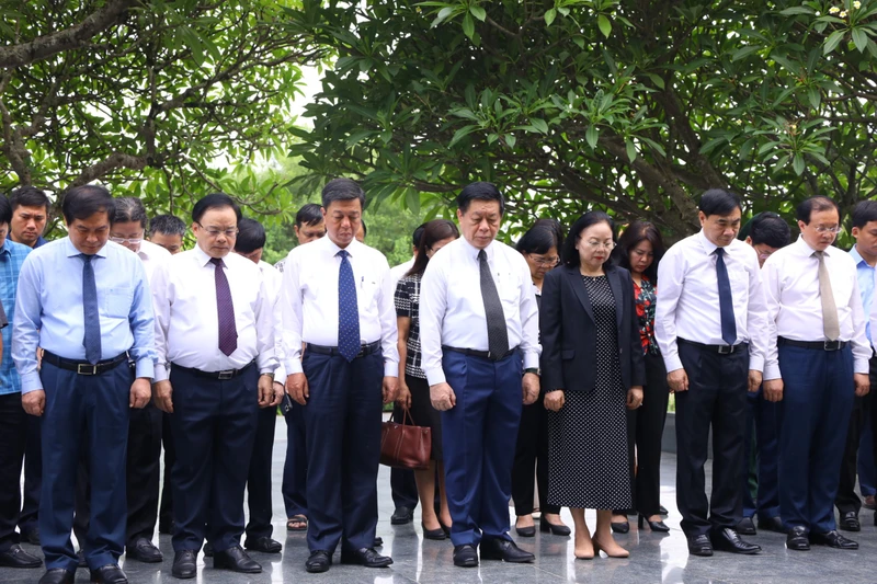 Nhân kỷ niệm 76 năm Ngày Thương binh-Liệt sĩ (27/7/1947-27/7/2023), sáng 16/7, Đoàn công tác của Ban Tuyên giáo Trung ương do đồng chí Nguyễn Trọng Nghĩa, Bí thư Trung ương Đảng, Trưởng Ban Tuyên giáo Trung ương dẫn đầu đã đến dâng hoa, dâng hương viếng các anh hùng liệt sĩ tại Nghĩa trang liệt sĩ Đồi A1 và một số di tích lịch sử cách mạng quan trọng tại thành phố Điện Biên Phủ.