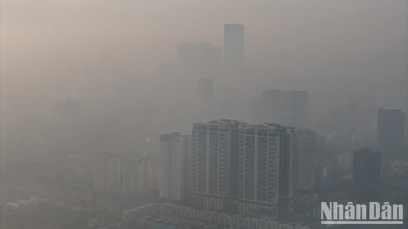 Chỉ trong vài ngày đầu tháng 10, tình trạng ô nhiễm không khí ở Hà Nội và một số tỉnh phía bắc đã rơi vào trạng thái xấu và rất xấu. Các ứng dụng quan trắc đều cho kết quả vượt ngưỡng vào nhiều thời điểm trong ngày, có lúc xếp hạng đứng đầu thế giới về ô nhiễm.