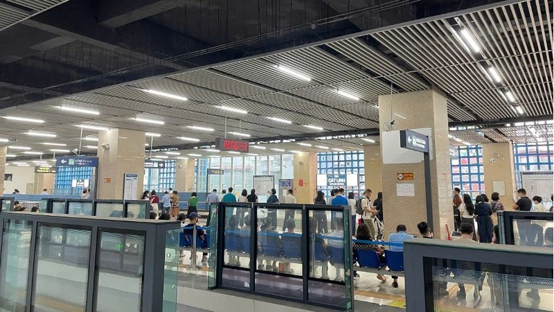 Chiều 30/5, tàu Cát Linh - Hà Đông tuyến 2A đã phải dừng khi hệ thống xuất hiện cảnh báo lỗi ghi tại khu ga Cát Linh. 