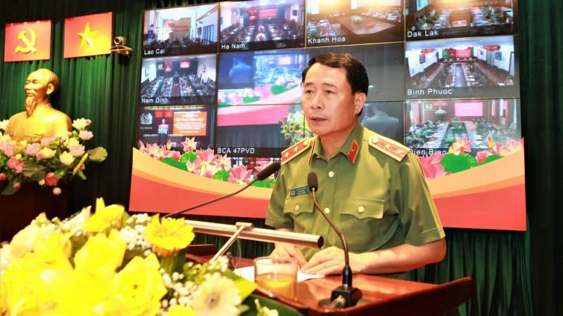 Thứ trưởng Công an Lê Quốc Hùng phát biểu tại hội nghị.