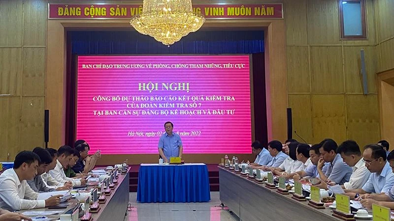 Đồng chí Nguyễn Trọng Nghĩa phát biểu tại Hội nghị.