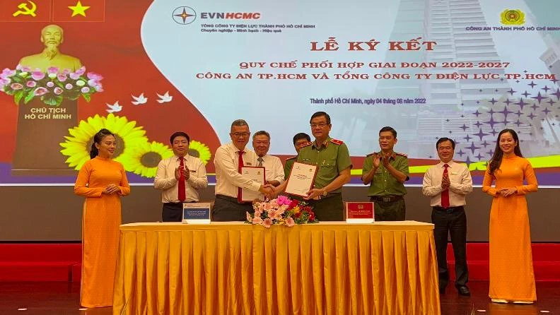 Lãnh đạo hai đơn vị ký kết quy chế phối hợp giai đoạn 2022-2027.