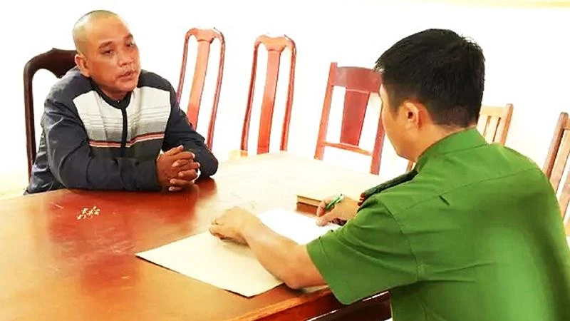 Đối tượng Trần Văn Biết tại cơ quan Công an.